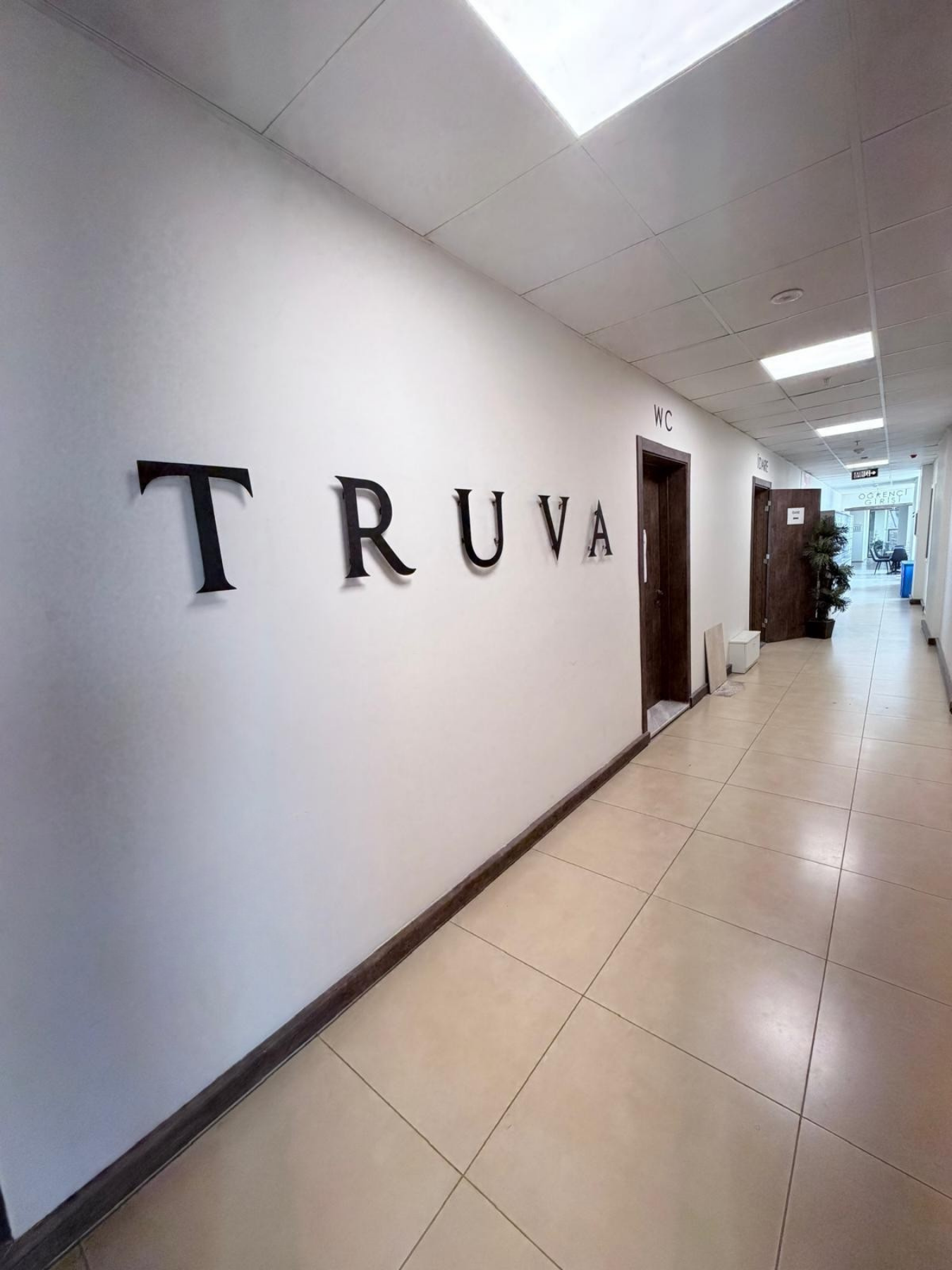 Truva Kurs — Giriş ve Resepsiyon Alanı